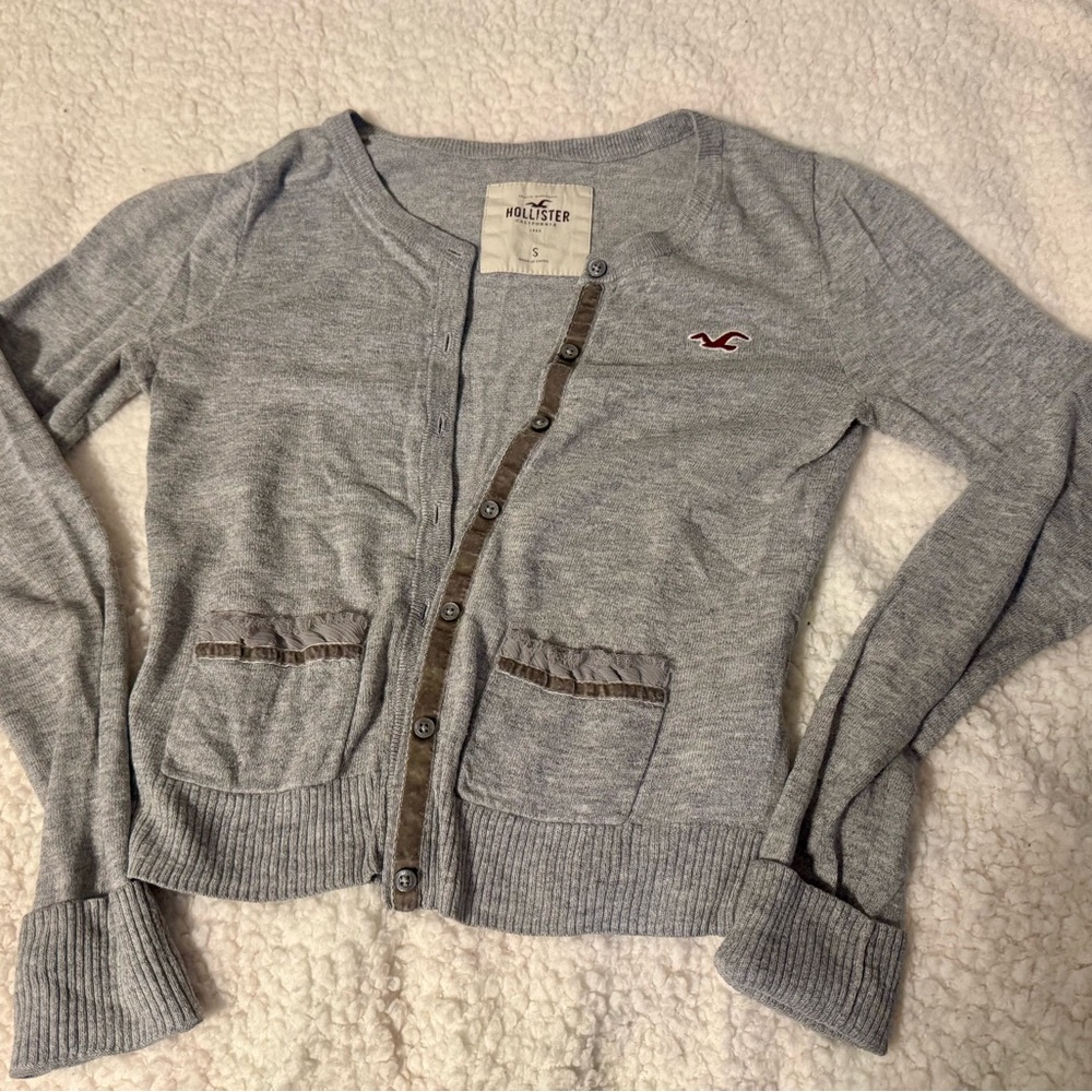 Hollister Women's Light Gray Button-Up Cardigan